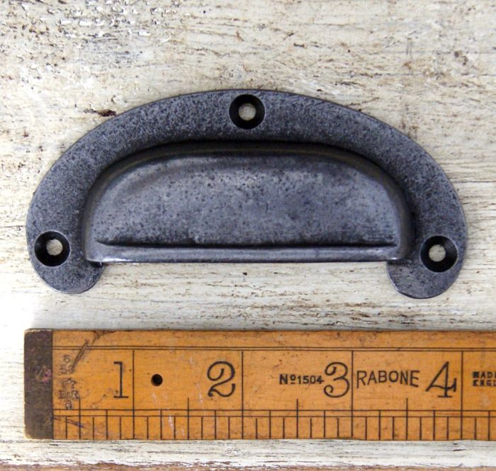 Cottingham - Lipped Cup Handle - Antique Iron
