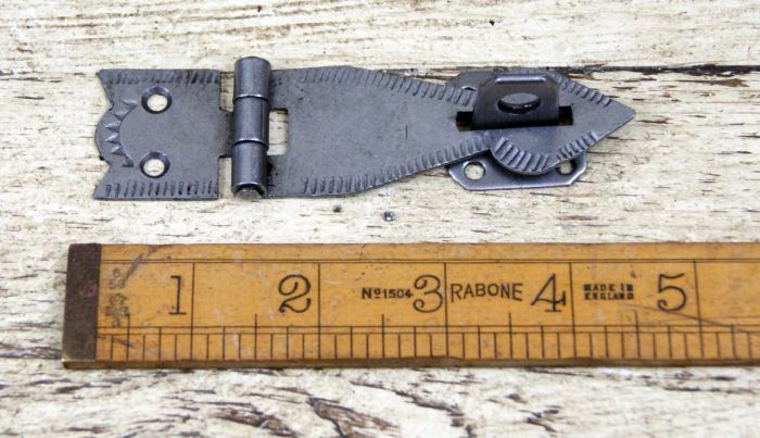 Cottingham - Arrowhead Hasp and Staple - Antique Iron