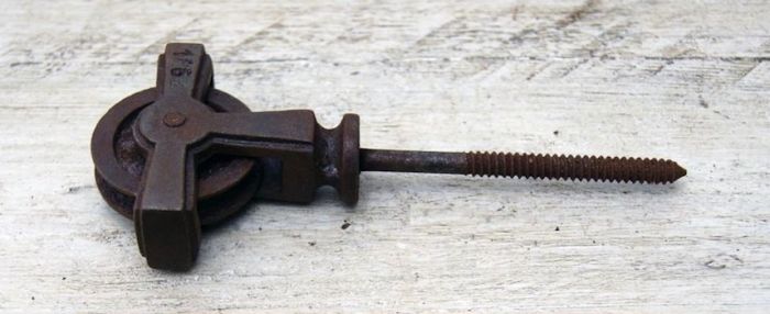 Cottingham Antique Iron Screw In Pulley Set 70.462