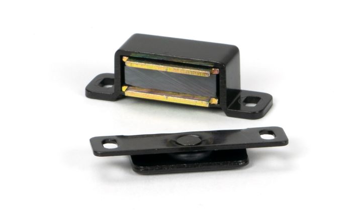 From The Anvil - Magnetic Catch - Black