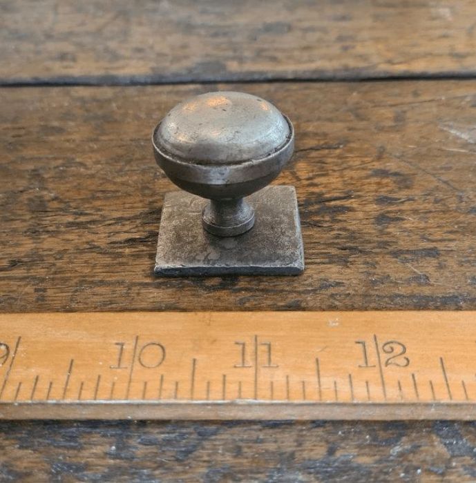 Cottingham - Bramley Knob on Backplate - Antique Iron