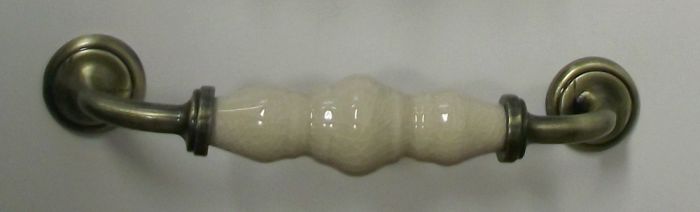 Chatsworth - Oxford D Cupboard Handle - Antique Brass / Cream Crackle Porcelain - Centres 128mm