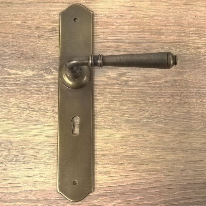 Coach House Lever Handle Set Black BH-101 - Antique Brass