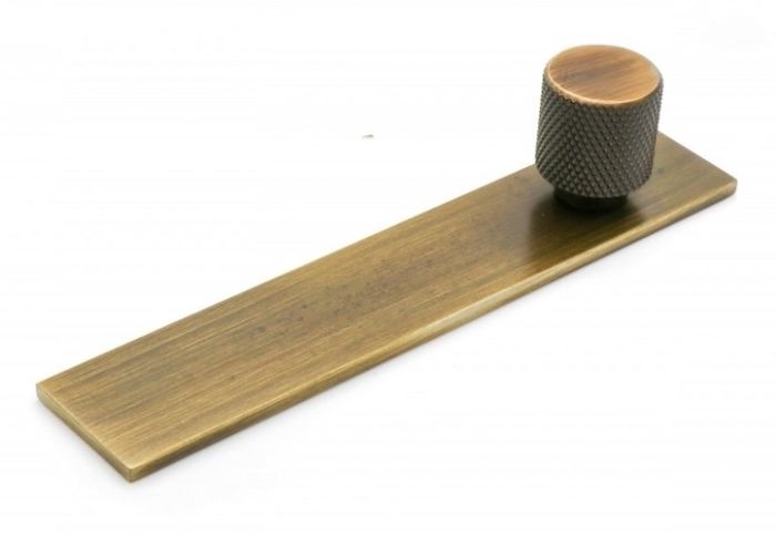 Second Nature 1909 Knurled Knob on Rectangular Backplate